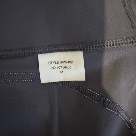 Vuori Track Leggings Azure Blue Gray Capri Striped Stretch size medium - Picture 5 of 5